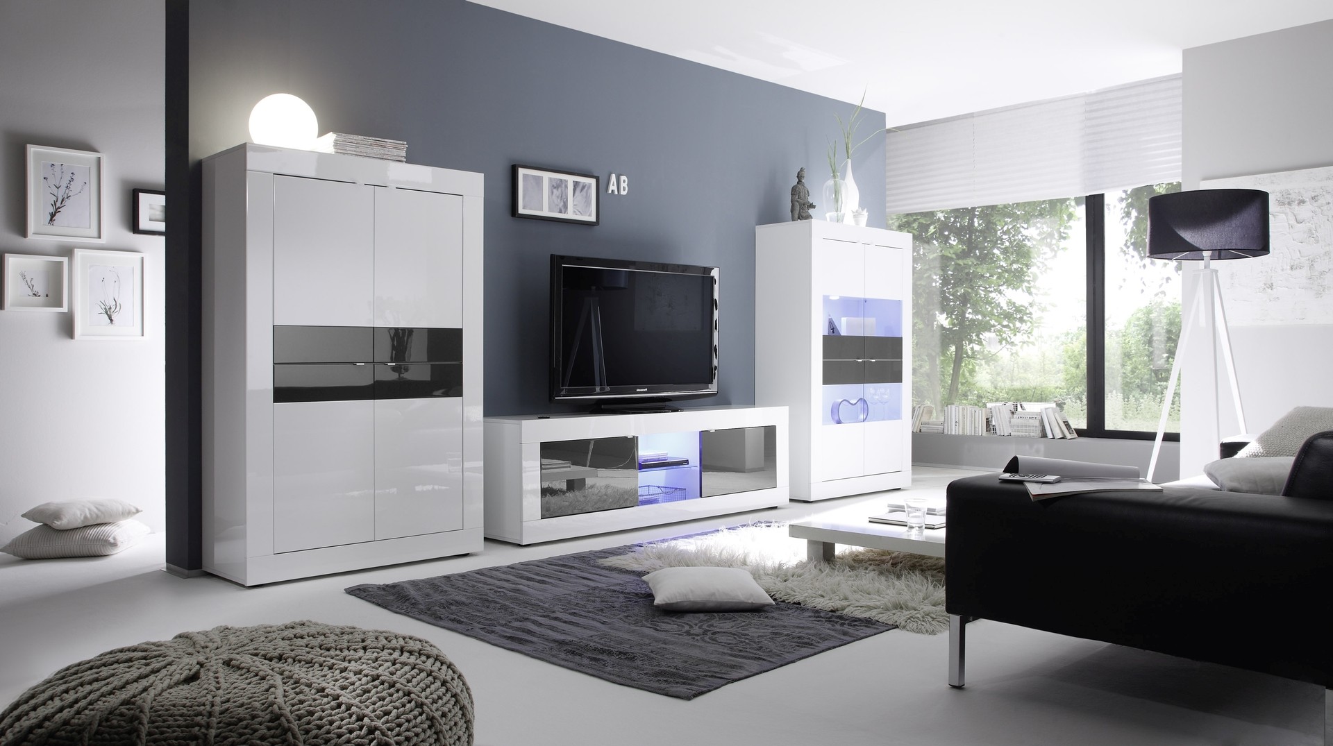 Atraktívna biela obývacia stena - model BASICO