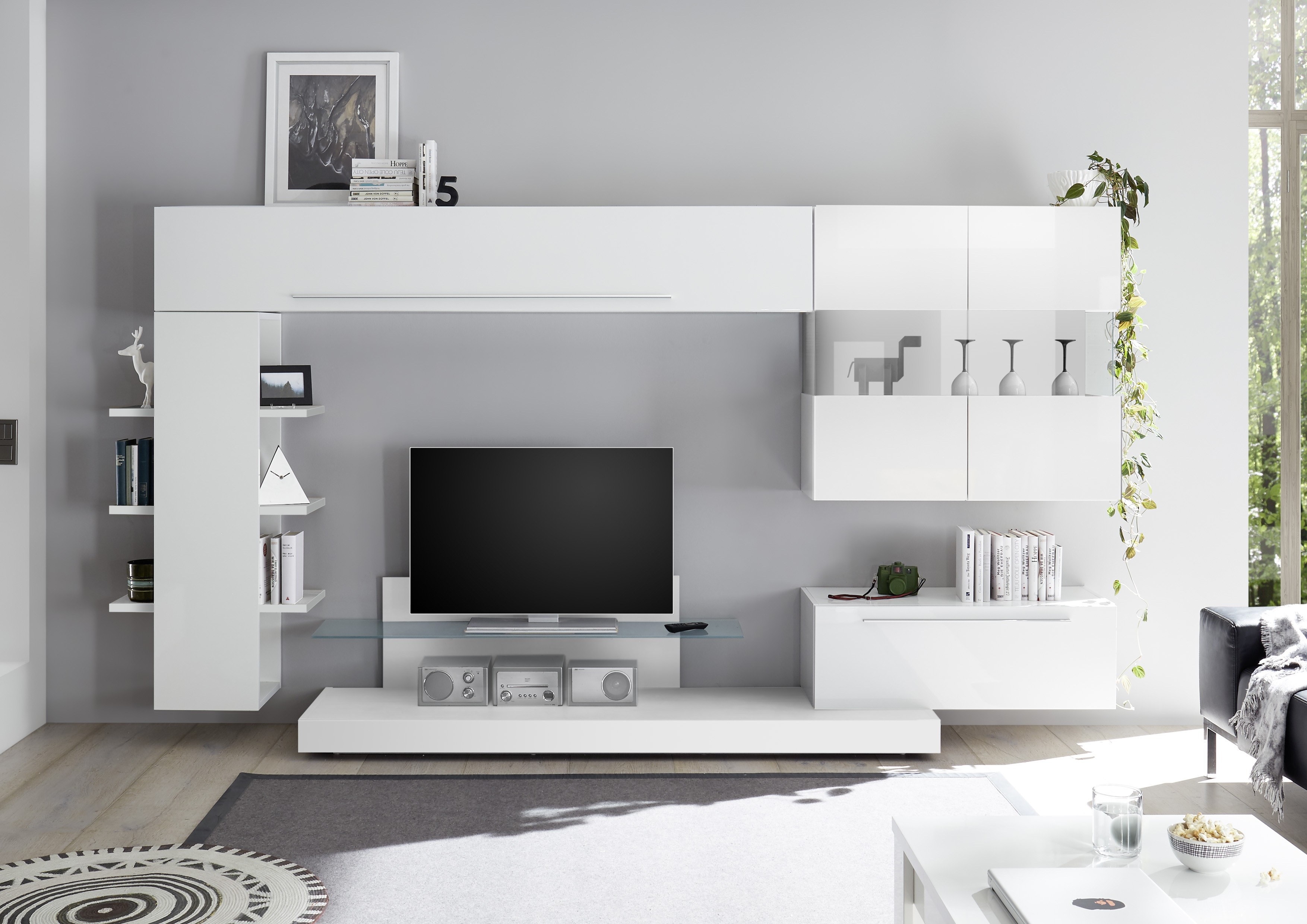 Atraktivní bílé obývací sestavy - model SPACE white -color