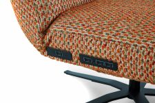Relaxační lehátko TIFFANY 9801 s motorovým polohováním_ detail ovládacích spínačů na boku lehátka_ v látce Vita orange (skup. 4)_ obr. 16