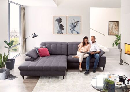 Sedací souprava CLAIRE_ sestava typů "8241_TV + 1300_120"_ rozměry sestavy zleva  191 x 290 cm_ volitelné funkce a polštáře za příplatek_ v látce Bingo anthrazit_ obr. 7