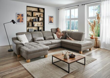 Sedací souprava LANZAROTE_ sestava CanLKV+2,5ELKV+1,5KORKV_ rohové rozměry sestavy zleva 185 x 341 x 243 cm_ polohovatelné opěrky hlavy ve standardu_ ostatní volitelné funkce za příplatek_ v látce Taurus platin_ foto s modelem_ obr. 3