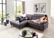 Sedací souprava CLAIRE_ sestava typů "8241_TV + 1300_120"_ rozměry sestavy zleva  191 x 290 cm_ volitelné funkce a polštáře za příplatek_ v látce Bingo anthrazit_ obr. 9