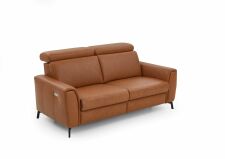 Sedací souprava ANNETTE 1074_ 3-sed_ rozměry š/v/h: 206 /92-111/ 110 cm_ polohovatelné opěrky hlavy ve standardu_ ostatní volitelné funkce a příslušenství za příplatek_ v kůže Vincenza cognac_ obr. 13 Sedací souprava ANNETTE 1074_ 3-sed_ rozměry š/v/h: 206 /92-111/ 110 cm_ polohovatelné opěrky hlavy ve standardu_ ostatní volitelné funkce a příslušenství za příplatek_ v kůže Vincenza cognac_ obr. 13