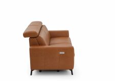 Model ANNETTE 1074_ ukázka 3-sedu s volitelnou motorovou funkcí RELAX_ 3-sed je složen s elementů 1,5sed levý - 1,5sed pravý_ rozměry š/v/h: 210 /92-111/ 110 cm_ polohovatelné opěrky hlavy ve standardu_ ostatní volitelné funkce a příslušenství za příplatek_ v kůže Vincenza cognac_ obr. 15 Model ANNETTE 1074_ ukázka 3-sedu s volitelnou motorovou funkcí RELAX_ 3-sed je složen s elementů 1,5sed levý - 1,5sed pravý_ rozměry š/v/h: 210 /92-111/ 110 cm_ polohovatelné opěrky hlavy ve standardu_ ostatní volitelné funkce a příslušenství za příplatek_ v kůže Vincenza cognac_ obr. 15