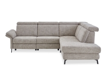 Sedací souprava ANNETTE 1074_ sestava "90038"_ rohové rozměry zleva 278 x 232 cm_ polohovatelné opěrky hlavy ve standardu_ ostatní volitelné funkce a příslušenství za příplatek_ v látce Milano greige_ obr. 20 Sedací souprava ANNETTE 1074_ sestava "90038"_ rohové rozměry zleva 278 x 232 cm_ polohovatelné opěrky hlavy ve standardu_ ostatní volitelné funkce a příslušenství za příplatek_ v látce Milano greige_ obr. 20