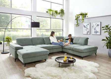 Sedací souprava FLOOR_ sestava CanL-2,5ELST-SE-1,5STAhor_ rozměry sestavy zleva 198 x 353 x 255 cm_ výška 84-102 cm_ nastavení hloubky sedu mimo "roh" a "kanape" ve standardu_ ostatní volitelné funkce za příplatek_ v látce Cyber zinc (lát. skupina 2)_ foto s modelem_ obr. 2
