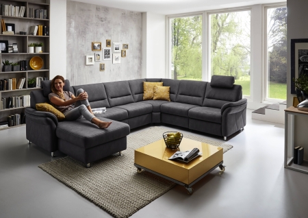 Sedací souprava DAKOTA_ sestava PKSCanMoL_2,5APELEL_PERRR_FAL2,5RWWA1RKSR_ rohové rozměry zleva 173 x 330 x 262 cm_ výška 89/92 cm_ výška s opěrkou hlavy 109-112 cm_ v látce Mammut-grau_ volitelné funkce a polštáře za příplatek_ foto s modelem_ obr. 5