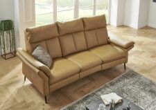 Sedací souprava SALMA_ oblouková sofa_ typ 3260_TV.M.PREM.TF.MSS.USB_ rozměry š/v/h: 231x106/109x100 cm_ včetně 2x motorové polohovací TV funkce, "výklopného stolku" a systému zásuvek s USB_ v kůži Evita dijon_ volitelné polštáře za příplatek_ obr. 7 Sedací souprava SALMA_ oblouková sofa_ typ 3260_TV.M.PREM.TF.MSS.USB_ rozměry š/v/h: 231x106/109x100 cm_ včetně 2x motorové polohovací TV funkce, "výklopného stolku" a systému zásuvek s USB_ v kůži Evita dijon_ volitelné polštáře za příplatek_ obr. 7