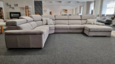 Sedací souprava SOKRATES_ sestava Bok L+ 2,5SBB + E + 2,5FBB + LP_ rohové rozměry zleva  319 x 400 x 178 cm_ polohovatelné opěrky hlavy ve standardu_ ostatní volitelné funkce za příplatek_ látka Mystic 12_ expozice_ foto prodejna_ obr. 7