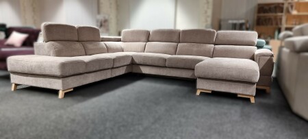 Sedací souprava PRESLEY_ sestava OTML+1BB + EM + 2,5FBB + LP70_ rohové rozměry zleva 260 x 332 x 169 cm_ polohovatelné opěrky hlavy ve standardu_ ostatní volitelné funkce za příplatek_ látka Boston trufa_ expozice_ foto prodejna_ obr. 9