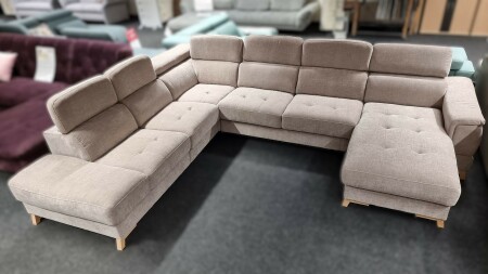 Sedací souprava PRESLEY_ sestava OTML+1BB + EM + 2,5FBB + LP70_ rohové rozměry zleva 260 x 332 x 169 cm_ polohovatelné opěrky hlavy ve standardu_ ostatní volitelné funkce za příplatek_ látka Boston trufa_ expozice_ foto prodejna_ obr. 10
