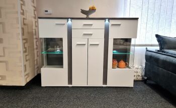 Highboard GRENADA s LED osvětlením_ sleva 60% 