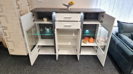 Highboard GRENADA s LED osvětlením_ rozměry š/v/h: 170 / 126 / 43 cm_ otevřený_ vnitřní uspořádání_ foto prodejna_ obr. 2