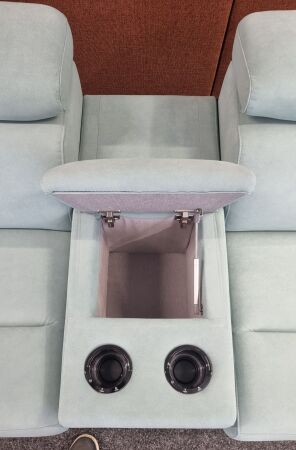 Sedací souprava MORISET_ barový element s odkládacím prostorem a 2 chlazenými boxy na nápoje_ foto prodejna_ obr. 6
