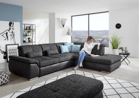 Sedací souprava PUSH_ sestava 3LST-SE-1,5STAhoR_ rozměry sestavy zleva 315 x 260 cm_ výška 83-98 cm_ nastavení hloubky sedu ve standardu_ ostatní volitelné funkce za příplatek_ v kombinaci látek Famosa anthrazit a Ranch schwarz_ foto s modelem_ obr. 2