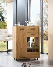 Nábytek do obývacího pokoje ALGARVE_ pojízdný bar 16 HH 29_ rozměry š/v/h_ 80/110/48 cm_ foto s dekoracemi_ obr. 15