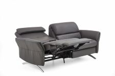 Model ESPERANZA 5031_ ukázka 2,5sedu s příplatkovou motorickou funkcí RELAX_ v kůži Softline fango (skup. C/D)_ šikmý pohled_ vyklopené zádové opěradlo_ obr. 13