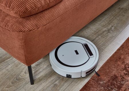 Sedací souprava RIVA 7000_ detail použití robotického vysavače pod sedací soupravou_ obr. 14