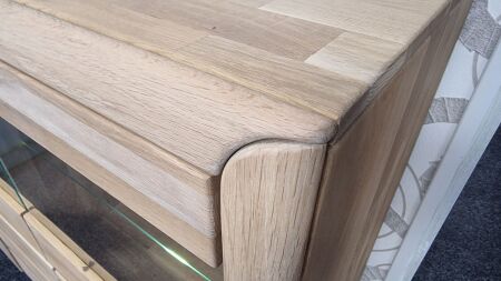 Highboard FIRENZE s LED osvětlením_ detail provedení_ foto prodejna_ obr. 7
