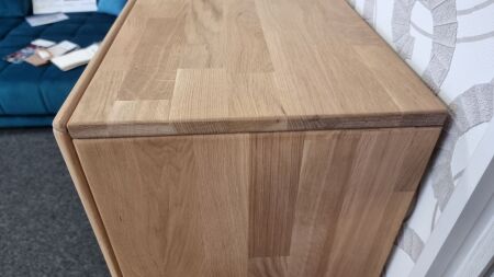 Highboard FIRENZE s LED osvětlením_ detail provedení_ boční pohled_ foto prodejna_ obr. 8