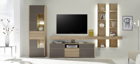 Obývací nábytek ALIVIO_ sestava 15703_ dub masiv bianco _satinované sklo Havanna, včetně kompletní sady LED osvětlení_ foto studio_ obr 13