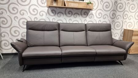 Sofa 3-sed SEVILLA 3620_ š/v/h:  282 x 108 x 94 -174 cm_ 2x  2-motorová polohovací funkce RELAX s mechanismem "srdeční váhy"_  v kůži Dickleder braun_ foto prodejna_ čelní pohled_ obr. 3