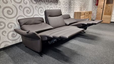 Sofa 3-sed SEVILLA 3620_ š/v/h:  282 x 108 x 94 -174 cm_ 2x  2-motorová polohovací funkce RELAX s mechanismem "srdeční váhy"_  v kůži Dickleder braun_ foto prodejna_ obr. 13