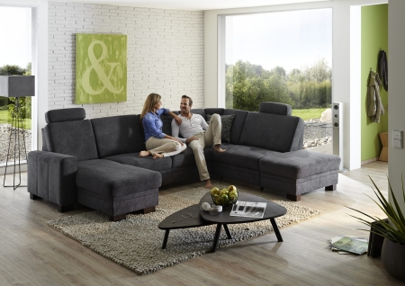Sedací souprava CINCINATTI_ sestava CanL-2,5EL-SE-1,5AhoR_ rohové rozměry zleva 163 x 319 x 241 cm_ volitelné funkce a polštáře za příplatek_ v látce Miro grau_ foto s modelem_ obr. 9