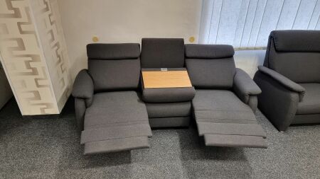 Sedac souprava MAESTRA 3600_ sofa "Cinema" _ motorov polohovac funkce_ 2 sedadla_ sklopn stedov opradlo "stolek" s USB portem_ pohled shora_ foto prodejna_ obr. 8