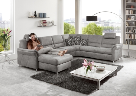 Sedací souprava DAKOTA_ sestava CanMoL_2,5EL_RERR_WA1L2,5RWFAR_ rohové rozměry zleva 173 x 330 x 262 cm_ výška 89/92 cm_ výška s opěrkou hlavy 109-112 cm_ v látce Ledaro-alu_ volitelné funkce za příplatek_ foto s modelem_ obr. 3