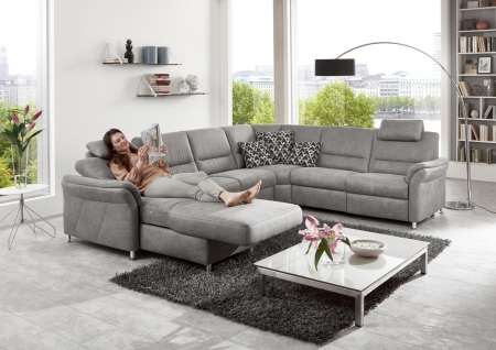 Sedací souprava DAKOTA_ sestava CanMoL_2,5EL_RERR_WA1L2,5RWFAR_ rohové rozměry zleva 173 x 330 x 262 cm_ výška 89/92 cm_ výška s opěrkou hlavy 109-112 cm_ v látce Ledaro-alu_ volitelné funkce za příplatek_ foto s modelem_ obr. 4