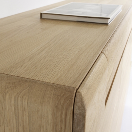 Celomasivní dubový nábytek DELGADO_detail dřevěné horní desky_obr. 47
