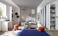 Dětský a studentský nábytek ESPERO (modrá varianta)_šatní skříň s posuvnými dveřmi (Vertiko-optika), š. 243 cm_čalouněná postel bílá 120 cm_noční stolek_psací stůl 90 cm_2x samostatně stojící regál s 5-ti policemi,v. 230 cm_obr. 5 Dětský a studentský nábytek ESPERO (modrá varianta)_šatní skříň s posuvnými dveřmi (Vertiko-optika), š. 243 cm_čalouněná postel bílá 120 cm_noční stolek_psací stůl 90 cm_2x samostatně stojící regál s 5-ti policemi,v. 230 cm_obr. 5