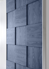 Šatní skříň s posuvnými dveřmi_detail 3D-optiky na dveřích_obr. 23 Šatní skříň s posuvnými dveřmi_detail 3D-optiky na dveřích_obr. 23