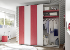 Šatní skříň s posuvnými dveřmi ESPERO (Vertiko-optika) 243x230 cm_otevřená_červené police_typy 671705-243-R_676602-243-7_obr. 17 Šatní skříň s posuvnými dveřmi ESPERO (Vertiko-optika) 243x230 cm_otevřená_červené police_typy 671705-243-R_676602-243-7_obr. 17