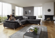 Sedací souprava ENNA_ sestava 3LST-SE-1,5STAhoR_ rohové rozměry zleva 310 x 260 cm_ výška 85-100 cm_  nastavení hloubky sedu (polohovatelná opěradla) ve standardu_ ostatní funkce za příplatek_ v látce Belle-black_ foto s modelem_ obr. 1