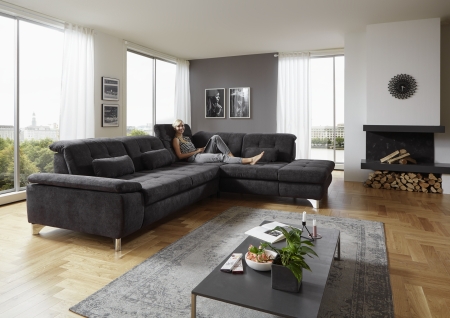 Sedací souprava ENNA_ sestava 3LST-SE-1,5STAhoR_ rohové rozměry zleva 310 x 260 cm_ výška 85-100 cm_  nastavení hloubky sedu (polohovatelná opěradla) ve standardu_ ostatní funkce za příplatek_ v látce Belle-black_ foto s modelem_ obr. 4