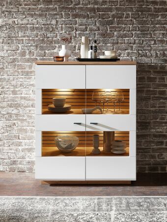 Nábytek do obývacího pokoje FREMONT_ highboard 40 C5 HW 22_ rozměry š/v/h_ 110/136/40 cm_ volitelné LED osvětlení v příslušenství_ obr. 10
