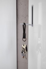 Předsíň RENO_detail sklopných háčků na šaty Předsíň RENO_detail sklopných háčků na šaty