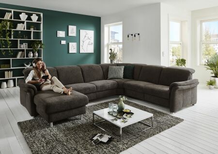 Sedací souprava GRANADA_ sestava CanGL-2,5EL-RE-2,5R_ rohové rozměry zleva 180 x 338 x 270 cm_ výška 83-106 cm_ volitelné funkce za příplatek_ v látce Belle anthrazit_ foto s modelem_ obr. 2
