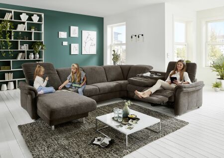 Sedací souprava GRANADA_ sestava CanGL-2,5EL-RE-2,5R_ rohové rozměry zleva 180 x 338 x 270 cm_ výška 83-106 cm_ volitelné funkce za příplatek_ v látce Belle anthrazit_ foto s modelem_ obr. 8