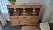 Highboard NATURE PLUS s LED osvtlenm_ eln pohled_ foto prodejna_ obr. 2
