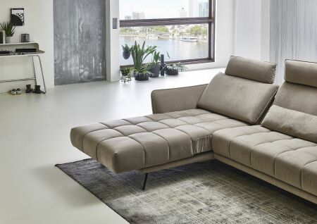 Sedací souprava IMAGINE_ detail motorové relaxační polohovací funkce u elementu "kanape"_ obr. 14