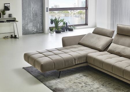Sedací souprava IMAGINE_ detail motorové relaxační polohovací funkce u elementu "kanape"_ obr. 15