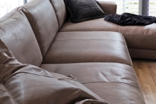 Sedací souprava LIVINGSTON_ detail_ kůže Cesano dark brown_ obr. 20