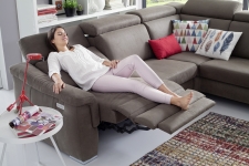 Sedací souprava LUGANO 1073_sestava 2,5AL-E1ABR_detail funkce Wallfree relax_obr. 19 Sedací souprava LUGANO 1073_sestava 2,5AL-E1ABR_detail funkce Wallfree relax_obr. 19