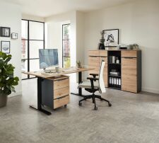 Nábytek do pracovny a kanceláře VANCOUVER GH_ 5-dílná sestava "K"_ foto s dekoracemi_ kancelářské křeslo není součástí sestavy_ obr. 4 Nábytek do pracovny a kanceláře VANCOUVER GH_ 5-dílná sestava "K"_ foto s dekoracemi_ kancelářské křeslo není součástí sestavy_ obr. 4