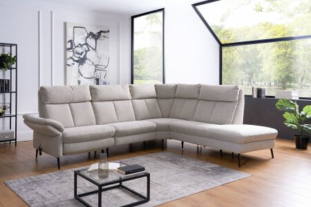 Sedací souprava SALMA_ sestava 1sed levý(69)-1sed(69)-úhlový roh_ 1sed s vnějším taburetem (69)_ rohové rozměry zleva 266 x 244 cm_ volitelné funkce a polštáře za příplatek_ v látce Sneak beige (skup. C)_ obr. 3