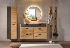 Předsíňový nábytek BALAO_ sestava 67 04 HH 80_ rozměry š/v/h_ 282/180/34 cm_ volitelné LED osvětlení zrcadla_ foto s dekoracemi_ čelní pohled_ obr. 2