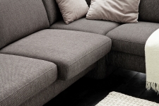 Sedací souprava MULTI_detail výsuvného sedáku_v látce Cinema black-beige_obr. 23 Sedací souprava MULTI_detail výsuvného sedáku_v látce Cinema black-beige_obr. 23